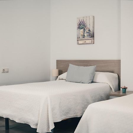 Hostal Delia ألورا المظهر الخارجي الصورة