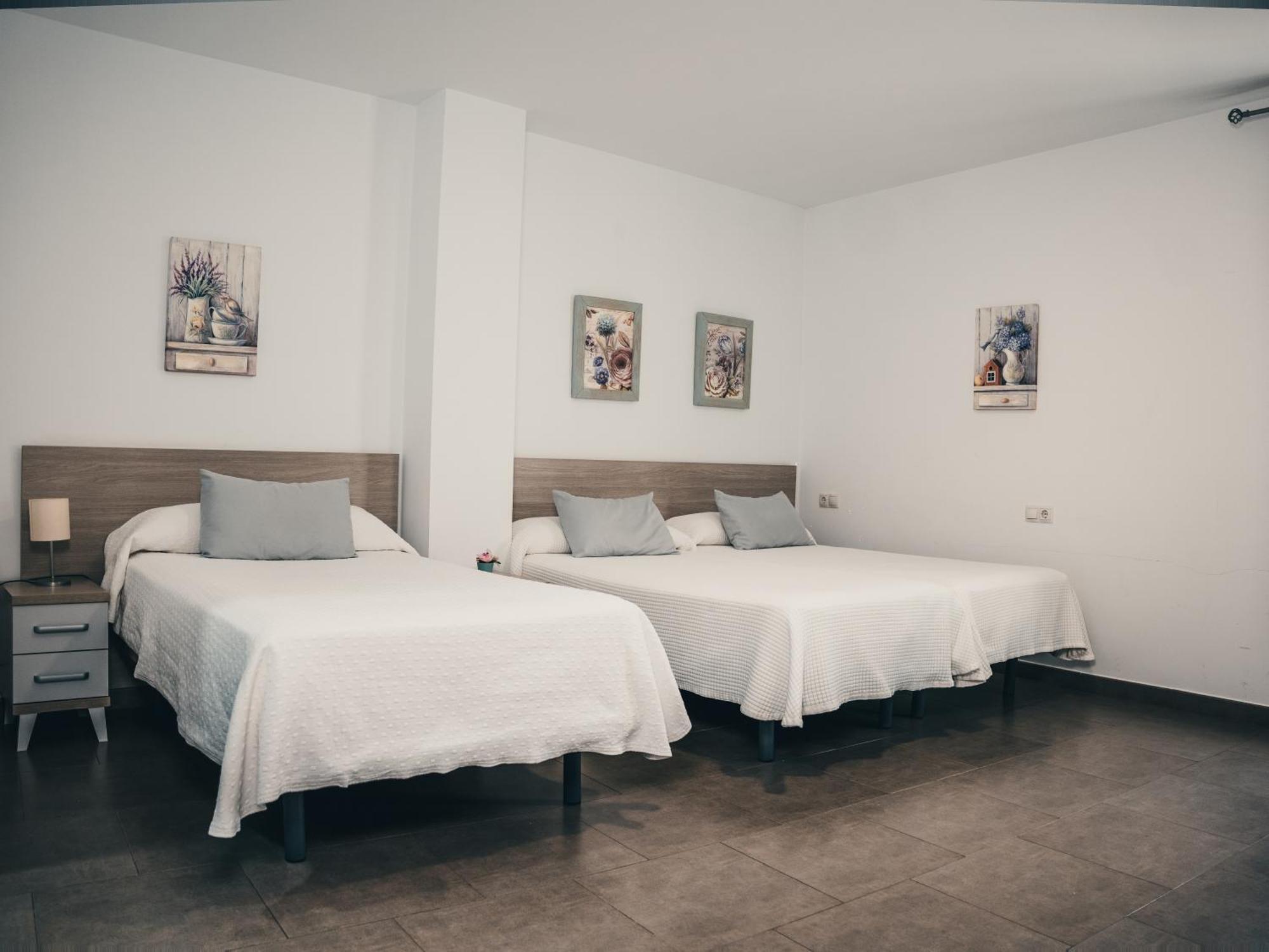 Hostal Delia ألورا المظهر الخارجي الصورة