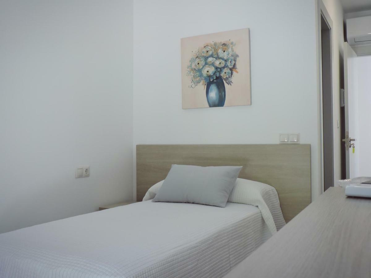 Hostal Delia ألورا المظهر الخارجي الصورة